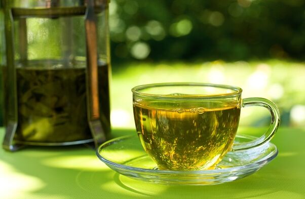 الشاي الأخضر هو أحد أسس اختيارات الماء في النظام الغذائي