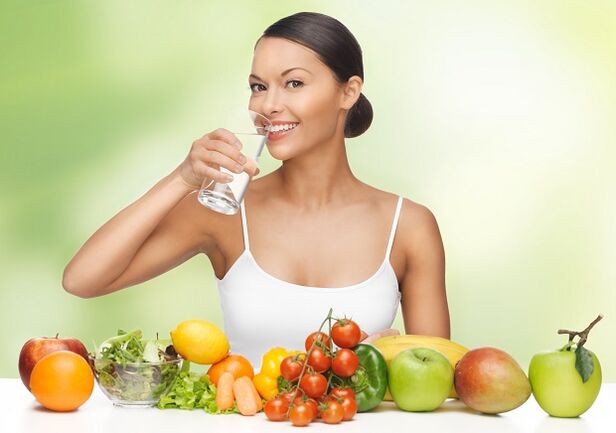مبادئ النظام الغذائي المائي هي الالتزام بنظام الماء واستخدام الأطعمة الصحية